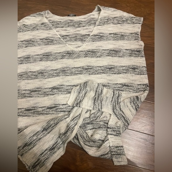 Zara V-Neck Oversized Sweater Size S - Picture 3 of 4